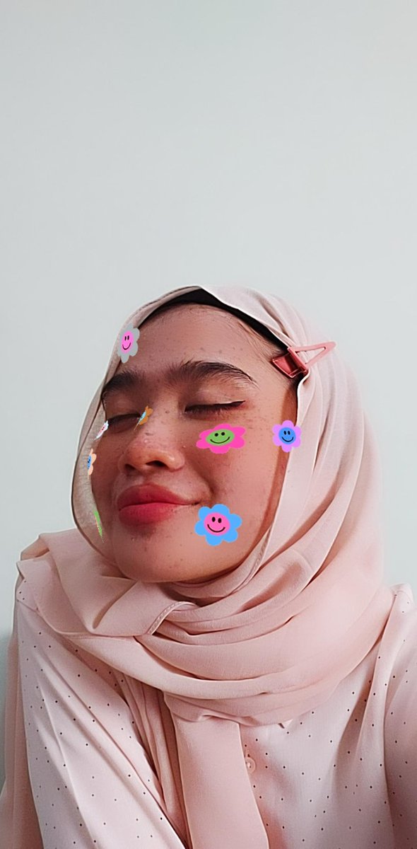 PINKDWYW's tweet photo. im gonna use the tag as an excuse to remind yall im cute #AWSTENISBACK https://t.co/18FI4R7VPt