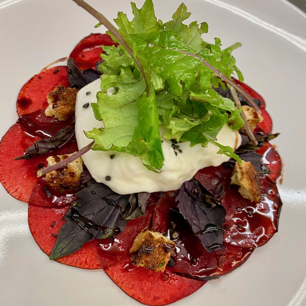 Schaffer_LA's tweet photo. Making some late summer/ fall dishes for micro events and we are grateful.
.
.
#burrata #beets #opalbasil #food #foodie #instafood #foodstagram  #foodphotography  #party #catering  #saveurmag #fwmagazine #food52 #nytimescooking #tastemade #huffposttaste https://t.co/2hGrCIOWvx