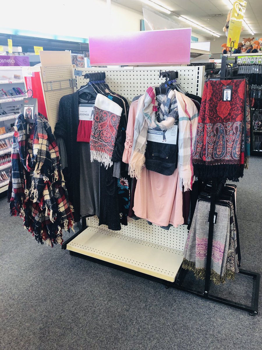 cindymarieS1's tweet photo. Fall is in the air at store 1685! 🎃🍂 @brandicampanell https://t.co/Fpzfe14VIU