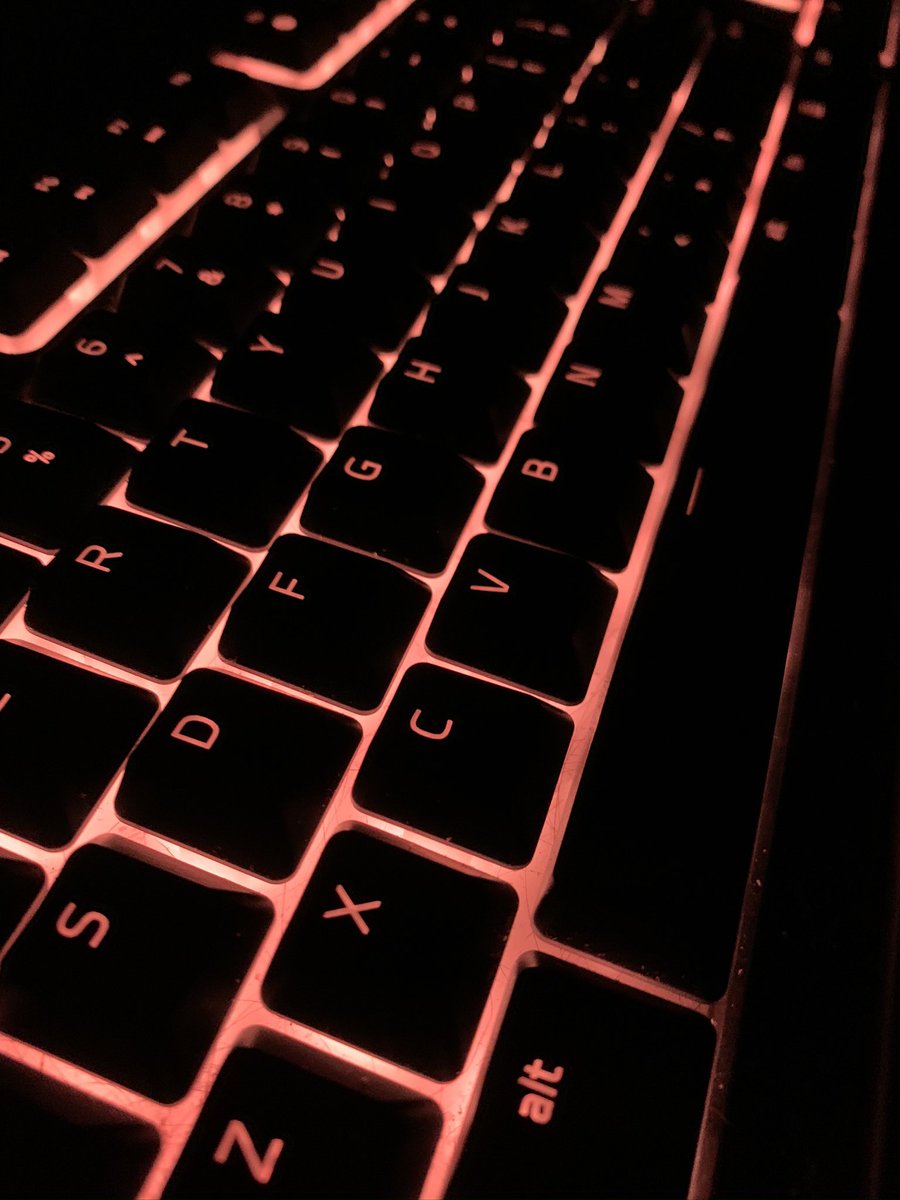 ChelseaBalsdon's tweet photo. This keyboard is simply mesmerizing. My husband @smixx has the best gear. #thelittlethings https://t.co/EuDpAsA3Ii