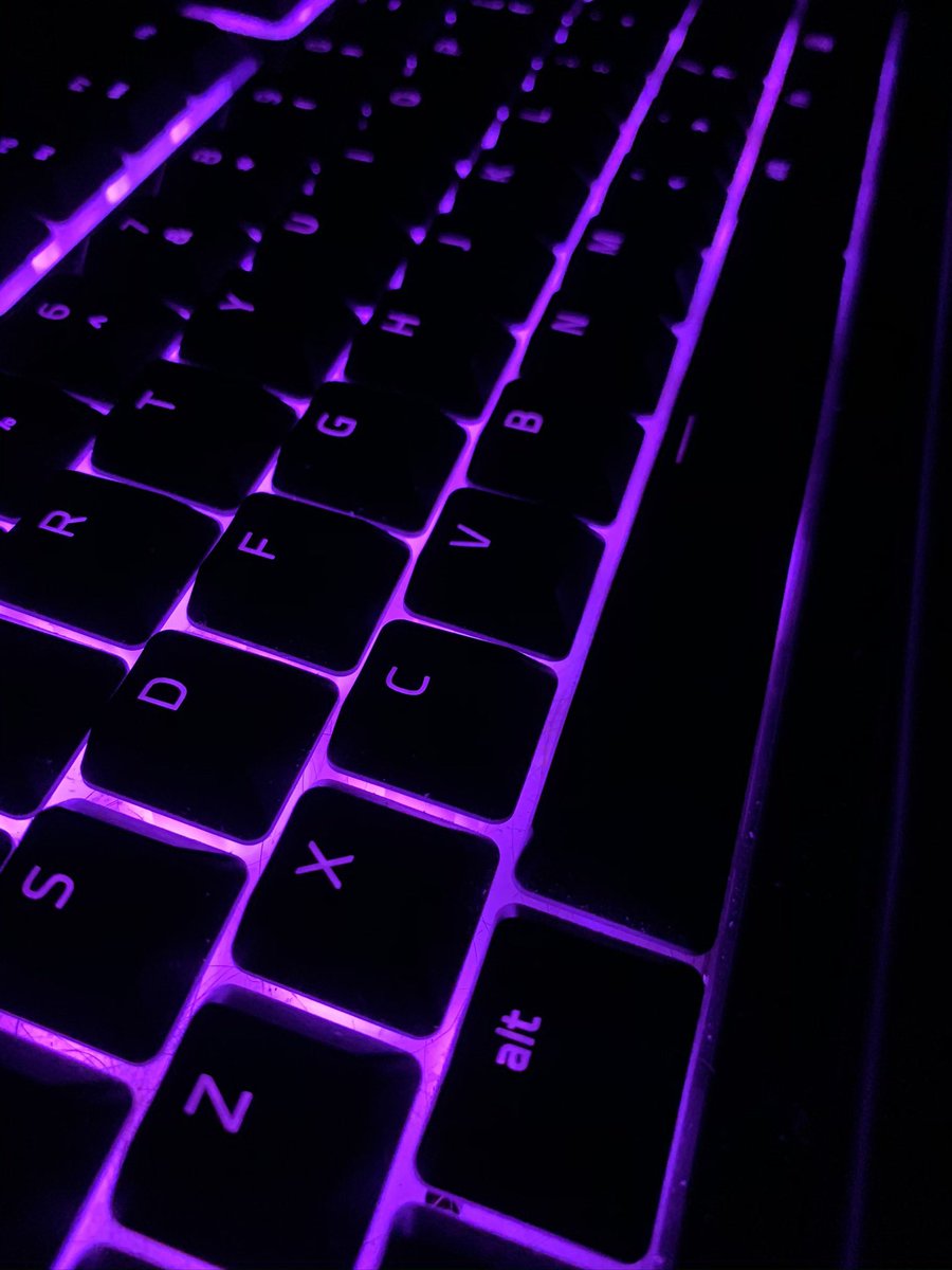 ChelseaBalsdon's tweet photo. This keyboard is simply mesmerizing. My husband @smixx has the best gear. #thelittlethings https://t.co/EuDpAsA3Ii