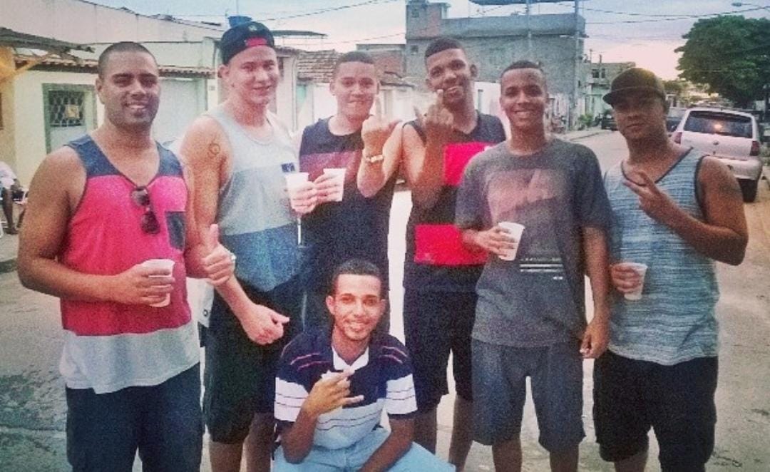 LeoMestre90's tweet photo. Tbtzinho com amigos #DGvive https://t.co/fi9YYcEEqE