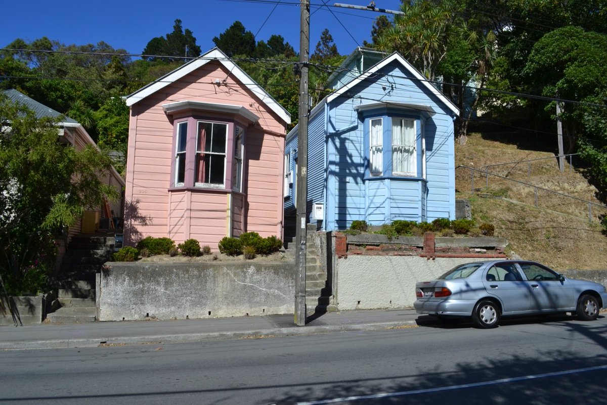 205 and 207 Aro Street. Built in 1897. "These buildings have not been associated with any events of great importance"Listed as: "representative examples of the modest workers cottages."