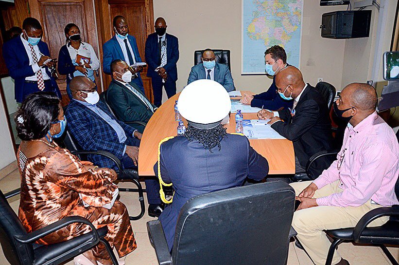 DonatBagula's tweet photo. Ai accompagne ce 10 sept min Transports @DMazenga pour lancement controle identification et inspection des ports prives en RDC #transportsRDC @DBagula https://t.co/6238S2jnQN
