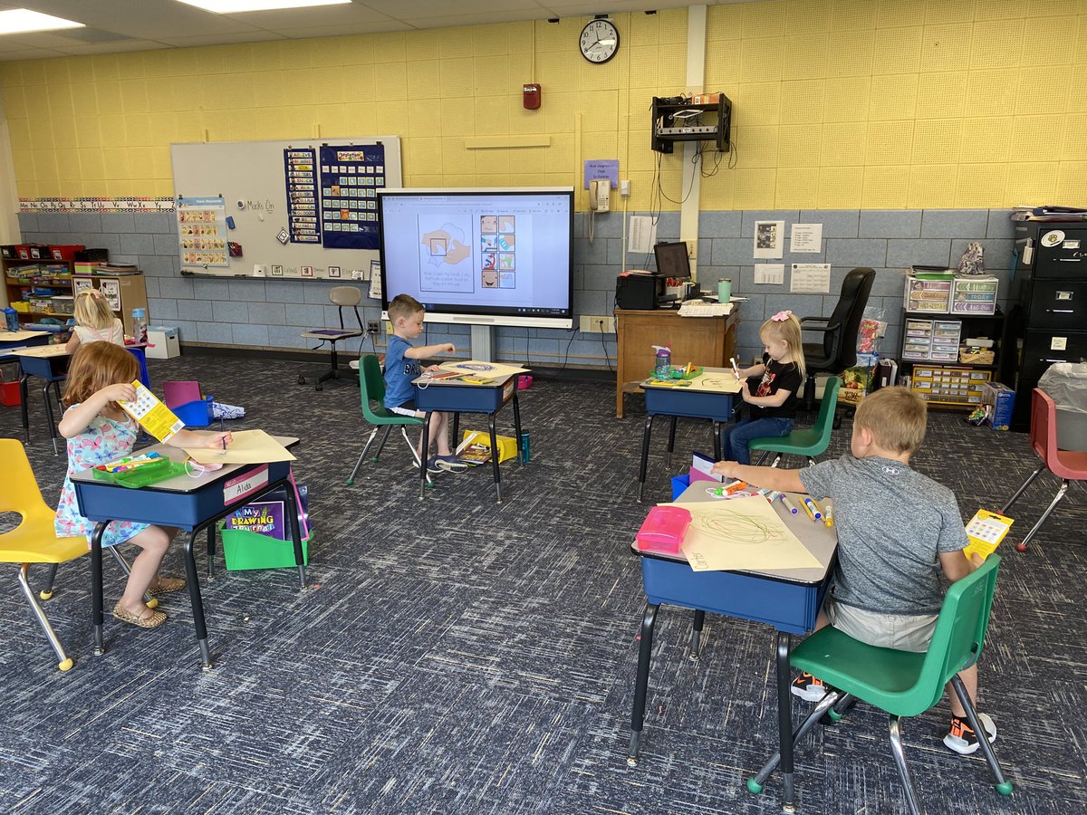 flower_mwcsd's tweet image. Today, we made our own placemats to be used during breakfast and lunch! They were so focused and loved it!!