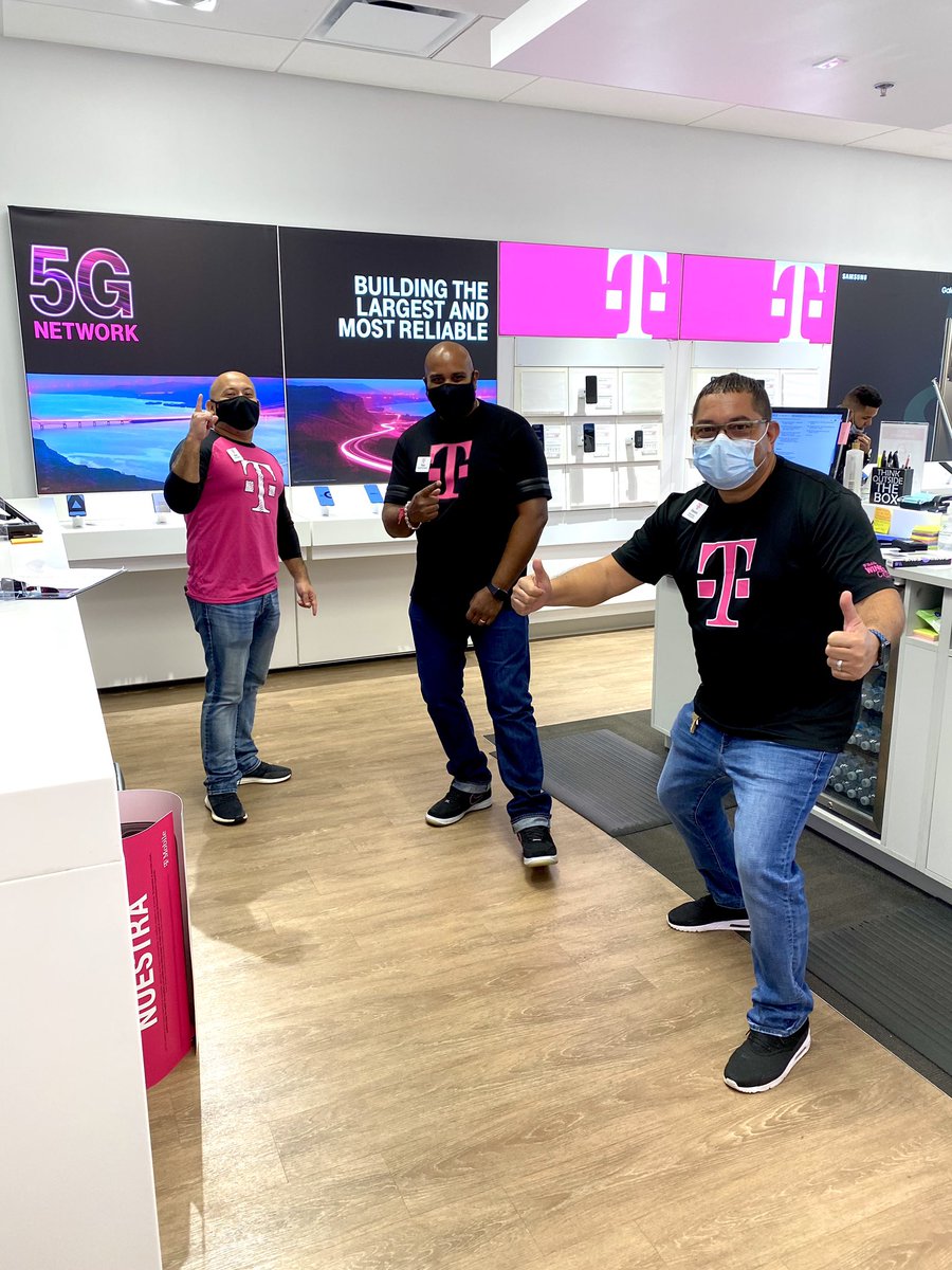 It was great visiting my magenta family and providing support. Thanks for the hospitality @OmarInteriano6 and team Deerfield. @ny_cee24 @MRM8907 @Monty_Bell5 @Shakypr @ARod_013 #Southneversettles #Magentafamily #Eachoneteachone #Pacesetters #Bleedmagenta
