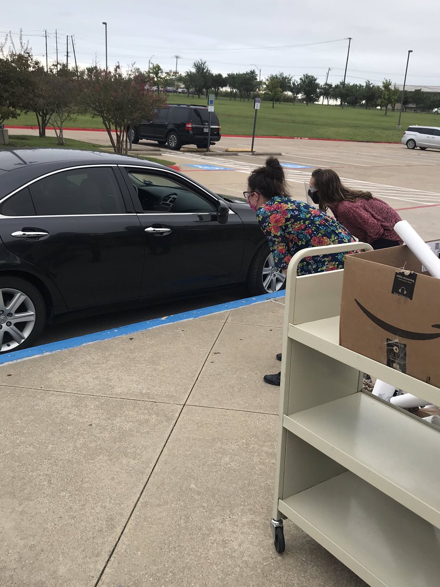 CainMustangs's tweet photo. Our committed ART teachers are safely giving out art kits for our remote learners to work on at home! #cainconnection #cainstrong #mustangsmatter https://t.co/TColVBpfD9