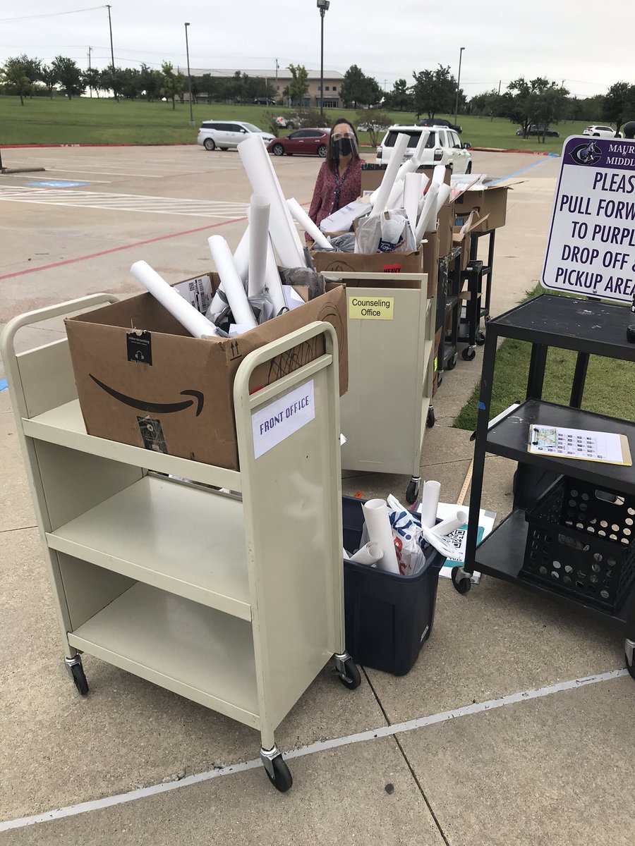 CainMustangs's tweet photo. Our committed ART teachers are safely giving out art kits for our remote learners to work on at home! #cainconnection #cainstrong #mustangsmatter https://t.co/TColVBpfD9