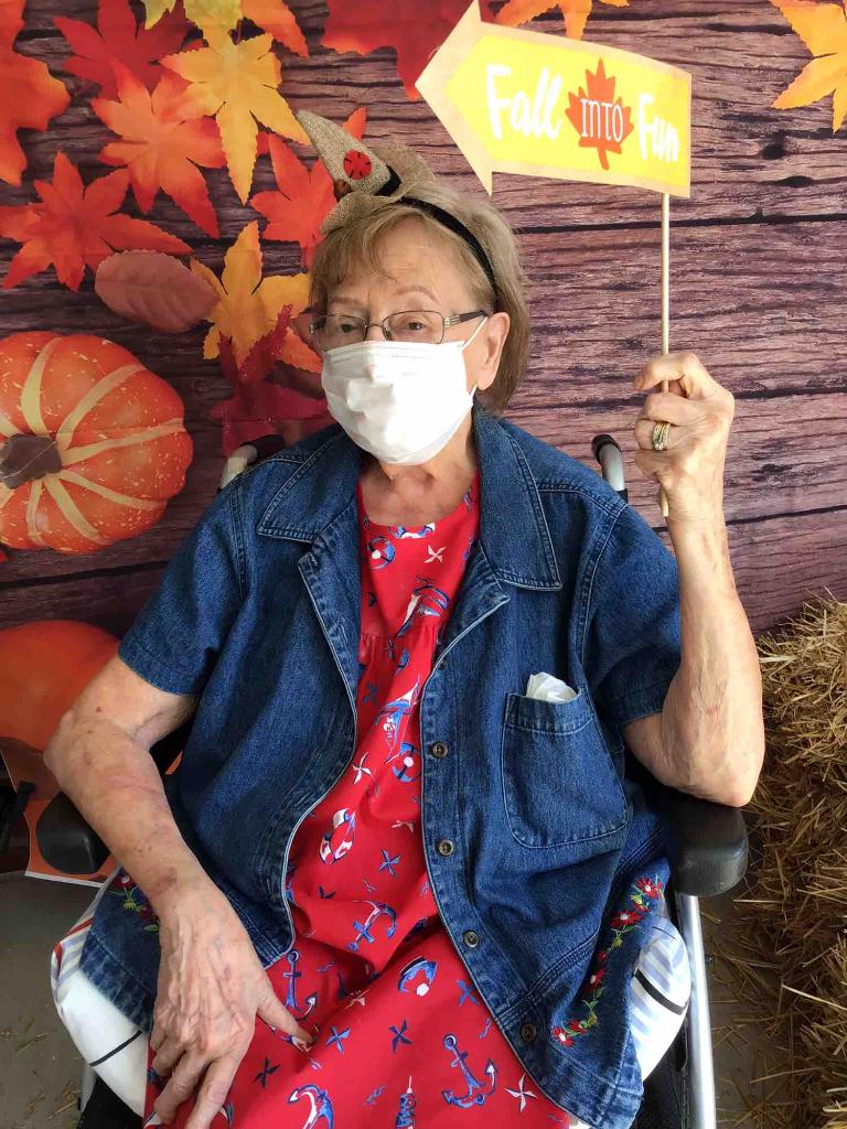 OaksBethesda's tweet photo. This year the pumpkin patch came to us! We had so much fun during our fall retreat! @TrilogyLiving #trilogyliving #fallretreat https://t.co/ZiCtnsz6k9