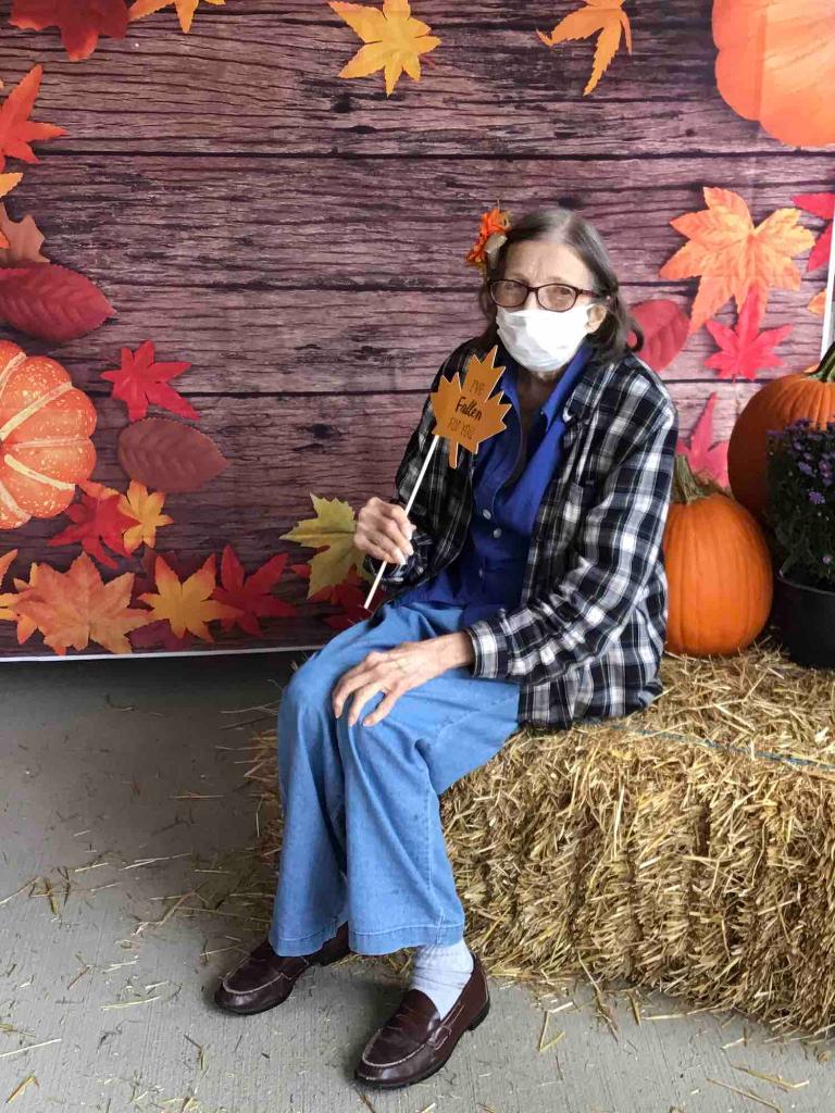 OaksBethesda's tweet photo. This year the pumpkin patch came to us! We had so much fun during our fall retreat! @TrilogyLiving #trilogyliving #fallretreat https://t.co/ZiCtnsz6k9