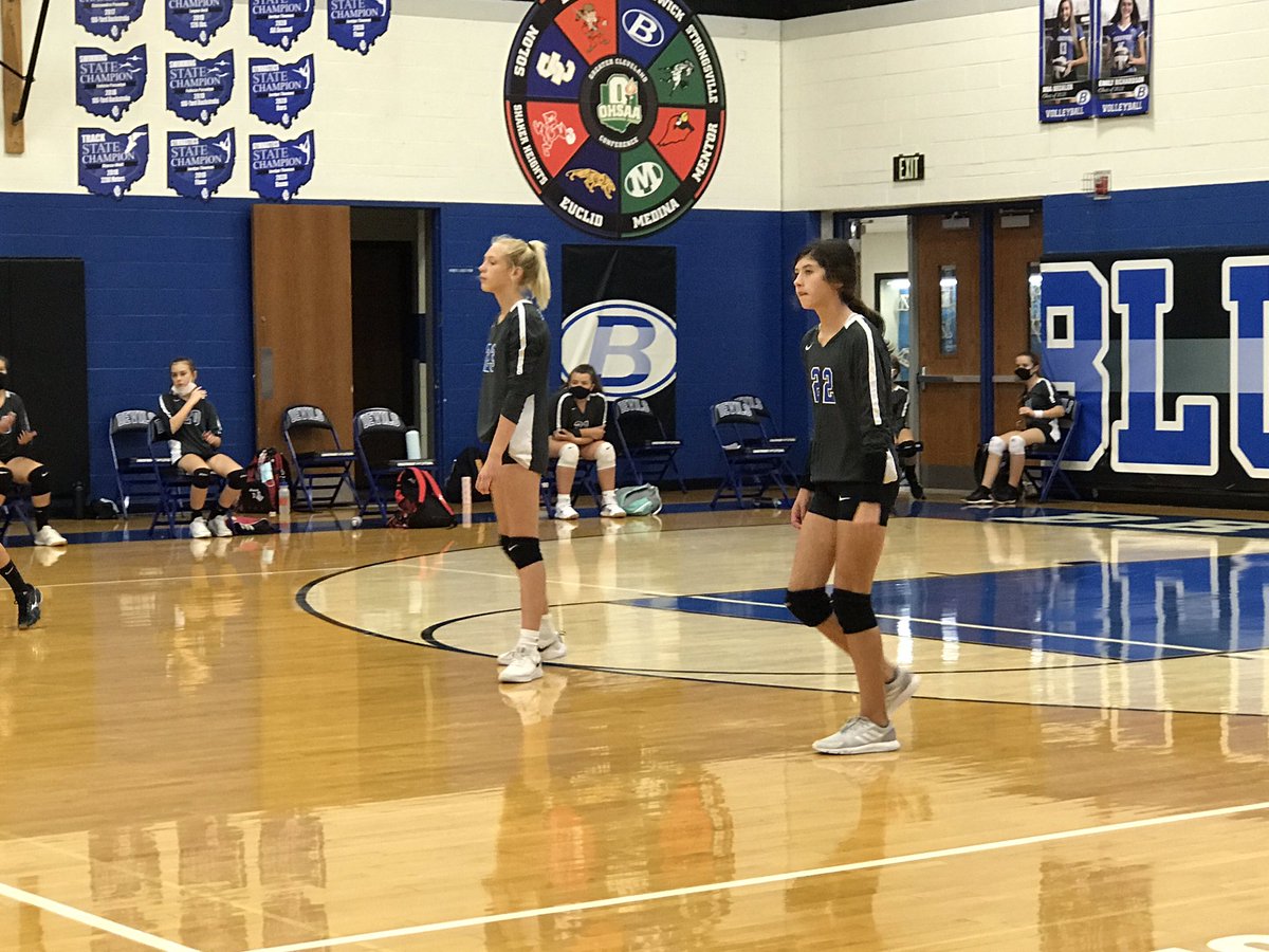 BSharosky's tweet photo. We’ve reached the third match of the Triple header. Strongsville 8th grade won 2-0. Brunswick 7th white defeated Strongsville 2-0. Third match is 7th grade Blue vs Strongsville. #bmsgobigblue https://t.co/HPGD9E5wjk