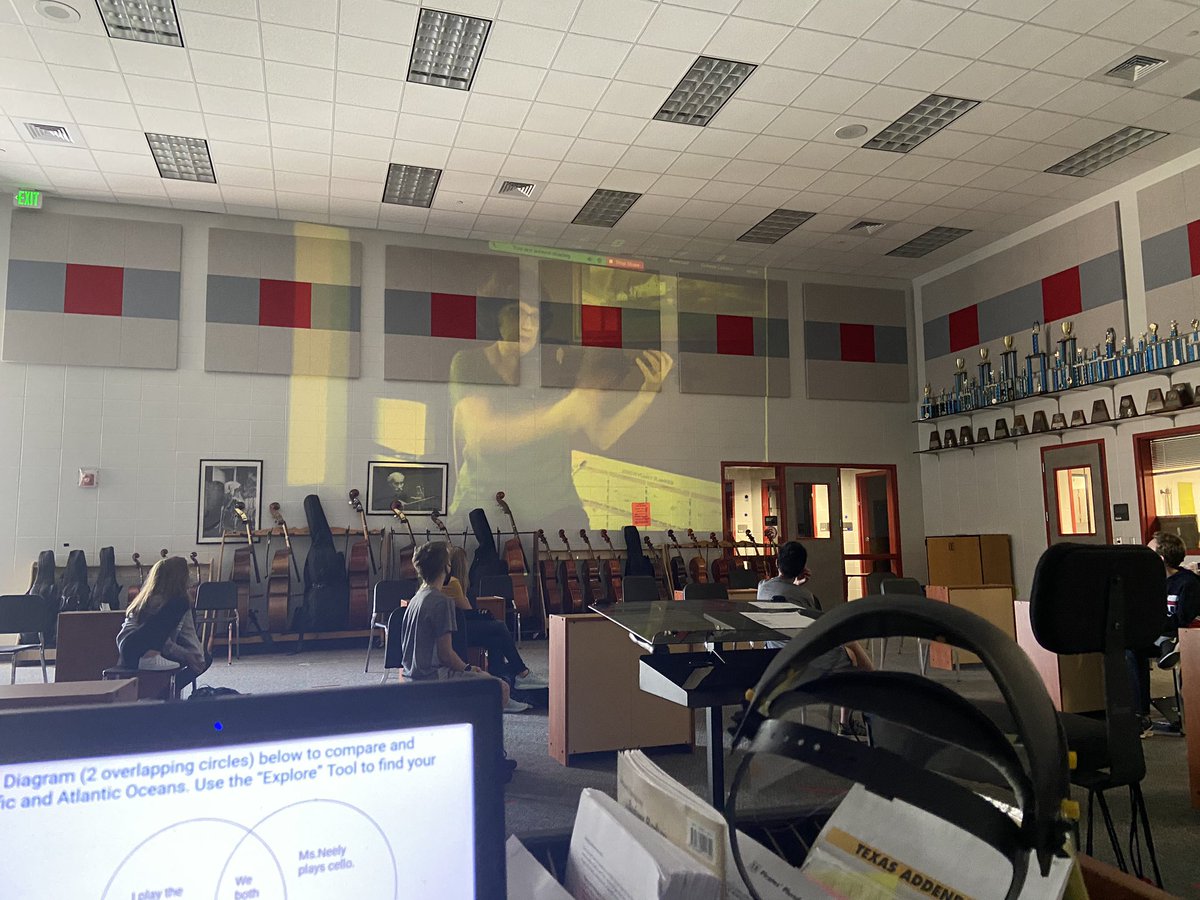 StrackOrchestra's tweet photo. Learning how to make teacher-approved videos in Schoology from one of the best, Mrs. Thomson @WunderlichKISD!
#teamorchestra
#virtualorchestraloading
#StrackOrchestra🎻💕 https://t.co/sUwutz8r31