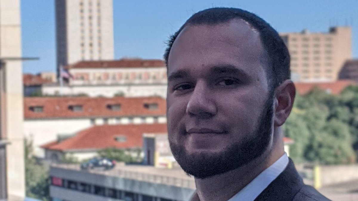 CSSB UT (@cssbatut) on Twitter photo Danny Diaz, instructed by Drs. Andy Ellington & Eric Anslyn, has passed Ph.D. prelim exams and will begin working on his doctoral dissertation, using AI & machine learning to create a tool that can detect life!🧪🔬
Read more about his research goals:
👉ellingtonlab.org/news Danny Diaz, instructed by Drs. Andy Ellington & Eric Anslyn, has passed Ph.D. prelim exams and will begin working on his doctoral dissertation, using AI & machine learning to create a tool that can detect life!🧪🔬
Read more about his research goals:
👉ellingtonlab.org/news