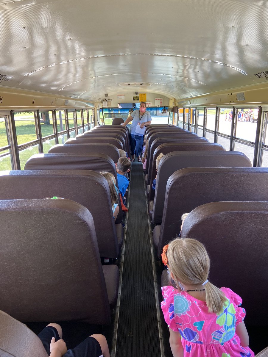 Bus safety today! 🚌 🐾 #foleyfriends #LMPride #salemsuperstars #lmbettertogether