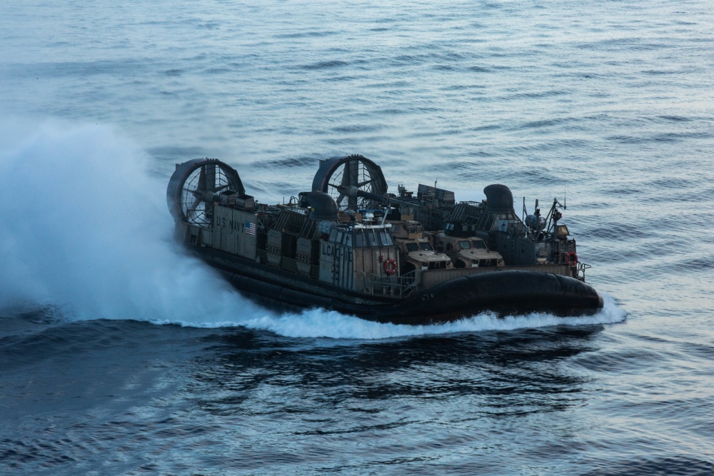 USPACOM's tweet photo. U.S. @PacificMarines with @31stMEU assigned to @USPacificFleet dock landing ship USS Germantown #LSD46 perform training operations on a landing craft, air cushion #LCAC hovercraft in the Philippine Sea. #ForgedByTheSea #SemperFi #Training #FreeandOpenIndoPacific. https://t.co/8GJYohGMOK