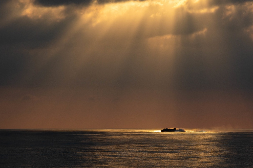 USPACOM's tweet photo. U.S. @PacificMarines with @31stMEU assigned to @USPacificFleet dock landing ship USS Germantown #LSD46 perform training operations on a landing craft, air cushion #LCAC hovercraft in the Philippine Sea. #ForgedByTheSea #SemperFi #Training #FreeandOpenIndoPacific. https://t.co/8GJYohGMOK