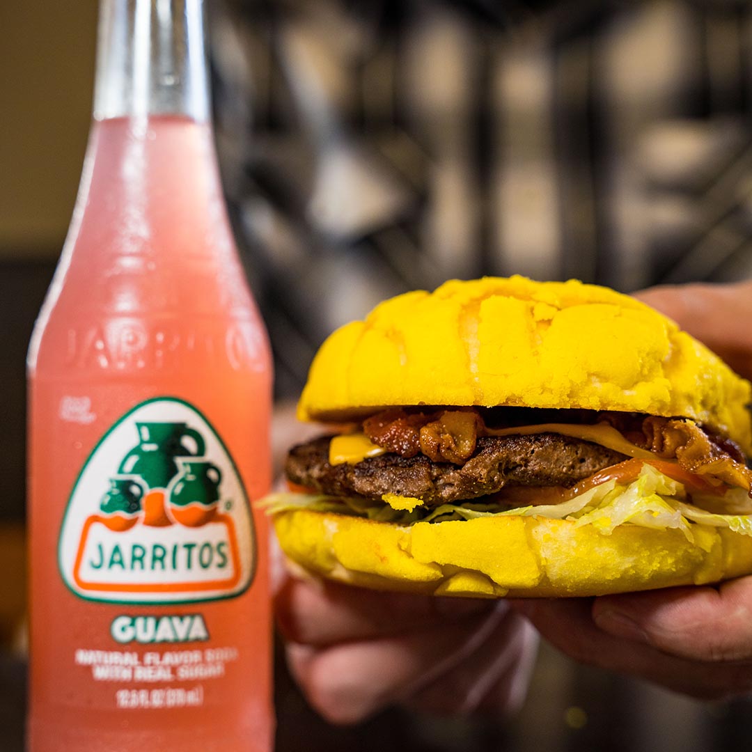 Jarritos's tweet photo. Ever had a Concha Burger?
It's a burger between a Mexican sweet bread roll!
#Conchaburger #sweetbread #pandulceburger #hamburguesa #jarritos https://t.co/ehDDx4mqNw