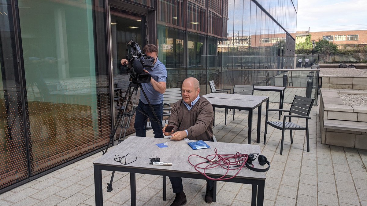 THREADToday I met Jonathan. Until recently, he worked in insurance. Now he's CEO of a covid-19 testing companyHis story shows what can and can't be realisticallly expected from the government's mass testing plan