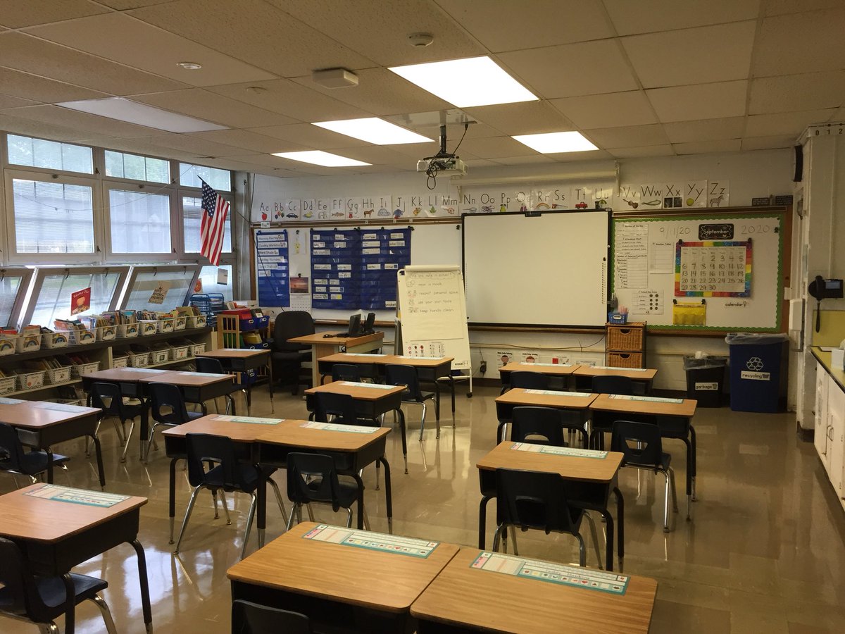 mrsjohnsonfirst's tweet photo. Ready to rock! Looking a little different this year but ready for first graders! #1Athisway #firstdayhooray #RockGRNJ @AssociationGlen https://t.co/UVB77zsUox