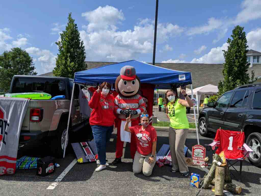 NorthpointeOaks's tweet photo. #TrilogyTailgate Fun day for our residents! ❤️🤍🤎🧡🏈 https://t.co/sZKCacdXP6