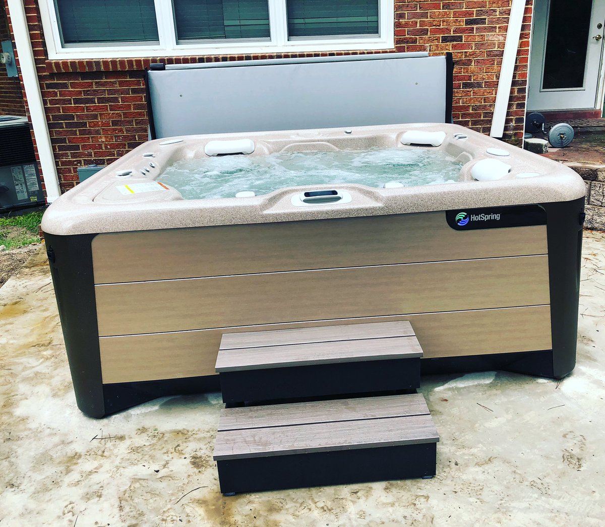 JackOliversPool's tweet image. There is a new Envoy by @HotSpringSpas in Forest Acres! Happy hot tubbing! #everydaymadebetter #jackoliverpools