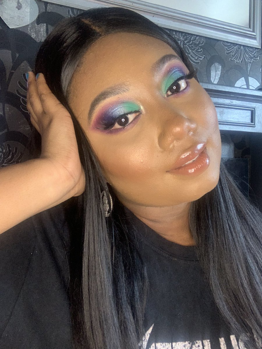 savannahmakeupx's tweet photo. @NikkieTutorials X @beautybay PRESSED PIGMENT PALETTE #makeup #mue #makeuplover #beautybay #eyeshadow #NikkieTutorialsxbeautybay https://t.co/iGah1eNZjk