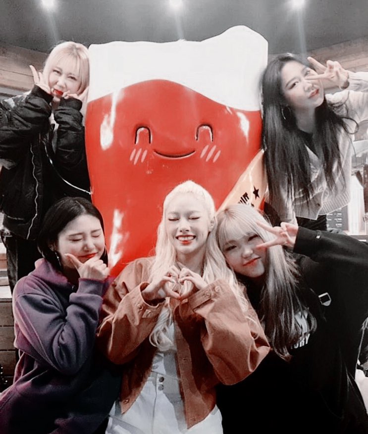 TWLIME's tweet photo. ヾdιᥒg dιᥒg! _ is // 𝐋𝐢: 𝐌𝐞 💿 𝒖𝒑%𝒅𝒂𝒕𝒆𓂃𝙴𝚅𝙴𝙽𝚃﹅ ᭟ 📃 ˚.꒷✩ 🍰  𓂅 #STAR5WORLD 

No podía faltar al #STAR51STCONCERT, me traje unas amigas que son súper fans y ya estamos listas para disfrutar del show y bailar mucho🥳 https://t.co/91crPnQ53d