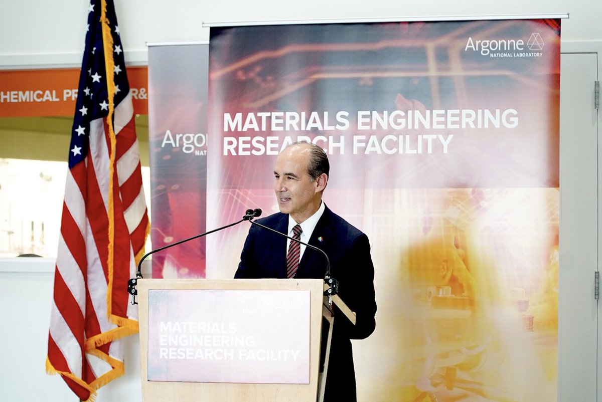 DepSecMenezes's tweet photo. Today, I was honored to participate in the ribbon cutting for the expansion of @argonne’s Materials Engineering Research Facility (MERF). This new, larger MERF will provide even more support for the U.S. energy economy as it continues to support American manufacturing. https://t.co/HAhIo9SOFo