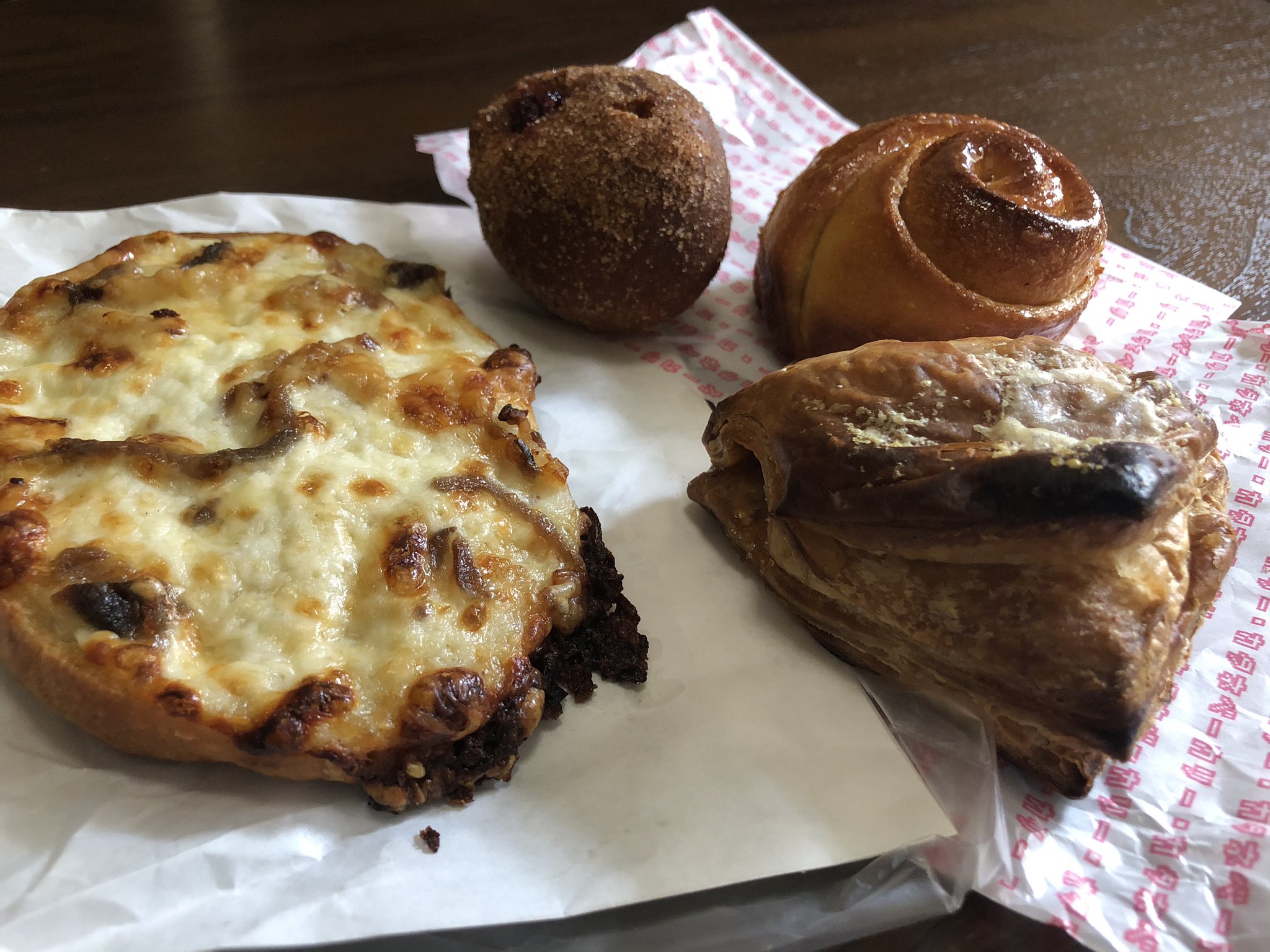 Cpsp 代々木上原no 1の呼び声高いパン屋 カタネベーカリー 1番よく行くお店 何食べても美味しいです 特に私のオススメはミートたっぷりのミートパイ タカネベーカリー パン T Co Uy9swafzkf Twitter