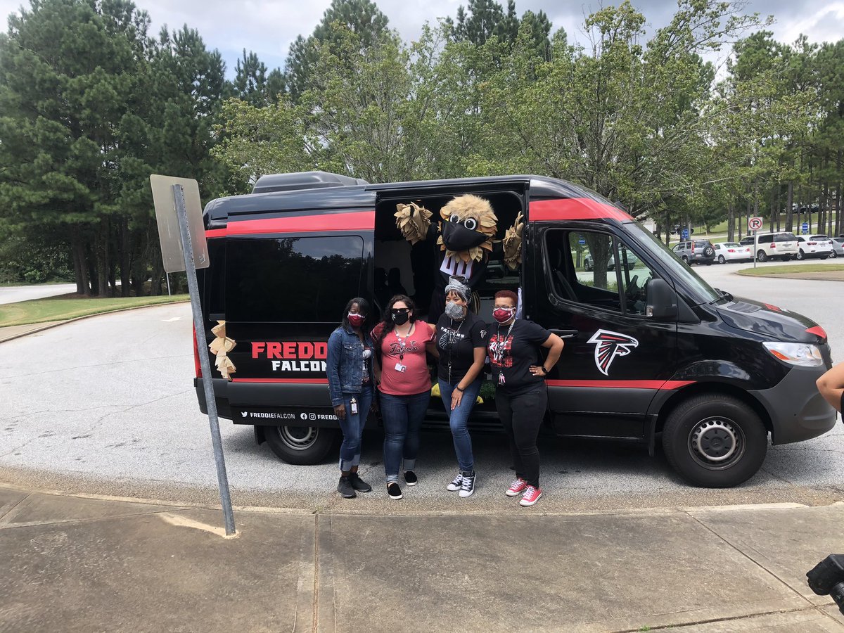 SilvermansStars's tweet photo. So grateful for a wonderful family who nominated me for @FreddieFalcon Back to School Bash! The students and I enjoyed getting to take some pictures and your visit!! @AtlantaFalcons #RiseUpATL #RiseUp #FreddieFalcon #ParteeElementary #Partee @ParteeES https://t.co/zc63fLHUJV