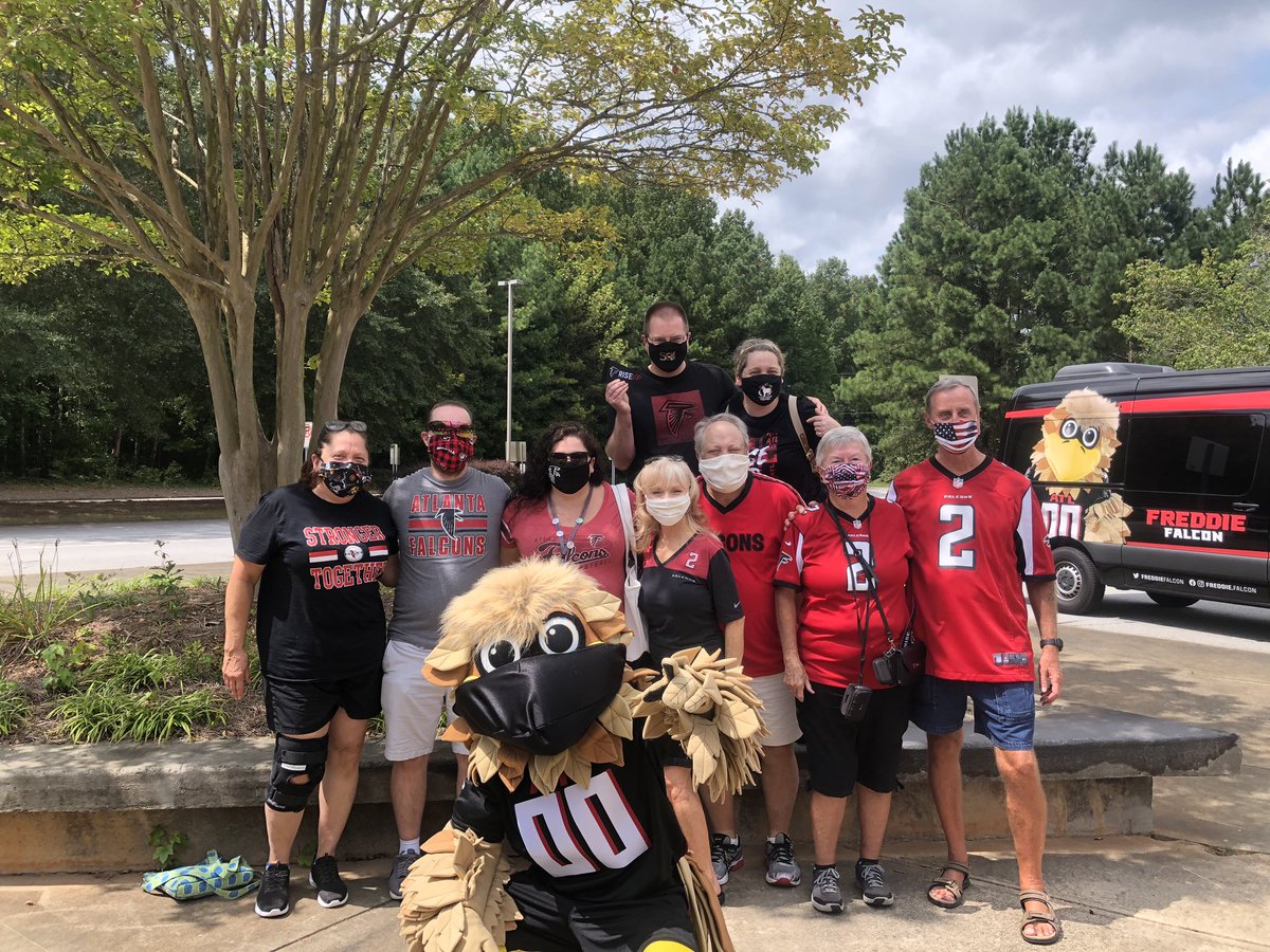 SilvermansStars's tweet photo. So grateful for a wonderful family who nominated me for @FreddieFalcon Back to School Bash! The students and I enjoyed getting to take some pictures and your visit!! @AtlantaFalcons #RiseUpATL #RiseUp #FreddieFalcon #ParteeElementary #Partee @ParteeES https://t.co/zc63fLHUJV