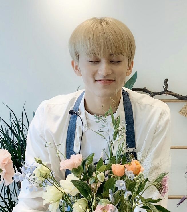 so pretty. like what i've said before, you're like summer but also like autumn. or maybe even spring (with those flowers)? whatever it is, you're always the prettiest.