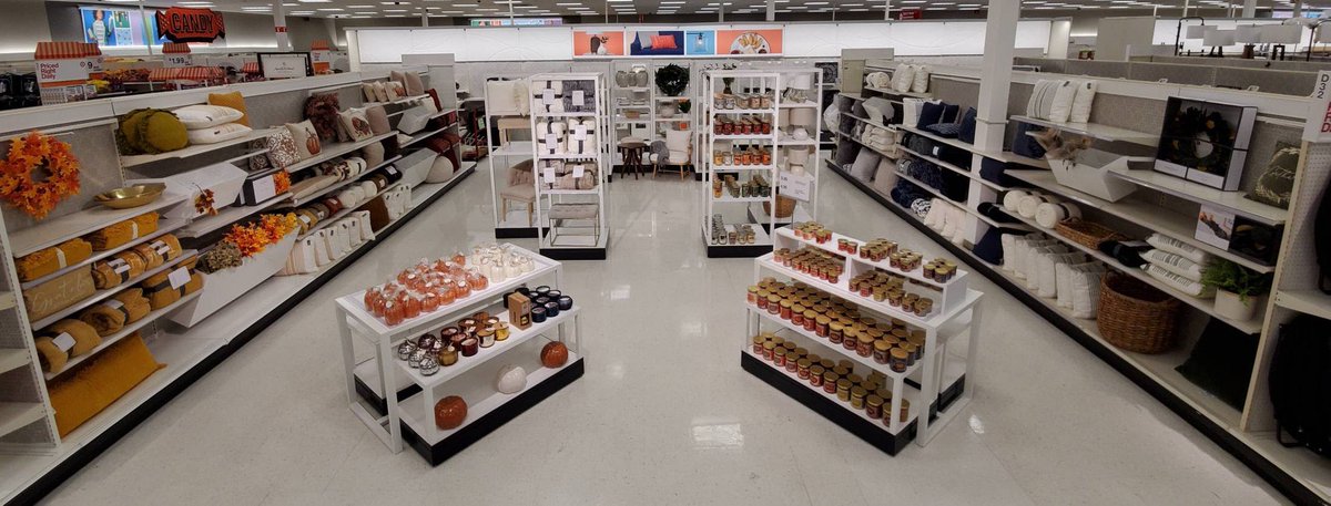 Fall vibes rolling in at 1470.  Bring on the cooler weather and the pumpkin and cider scents. #FayettevilleFury <a href="/CRBrookhouser/">Chris</a> <a href="/RicaDevas/">Erica DeVasier</a>