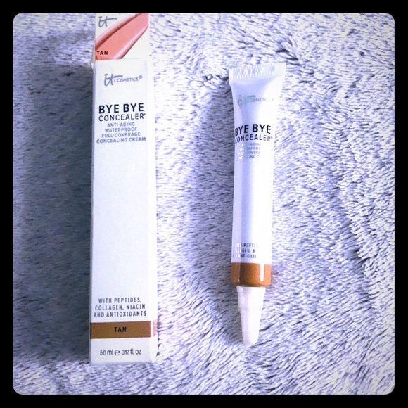 ForeverJaded93's tweet photo. So good I had to share! Check out all the items I'm loving on @Poshmarkapp #poshmark #fashion #style #shopmycloset #russellathletic #karllagerfeld #itcosmetics: https://t.co/IwM83I9391 https://t.co/NtfZ8CjnQn
