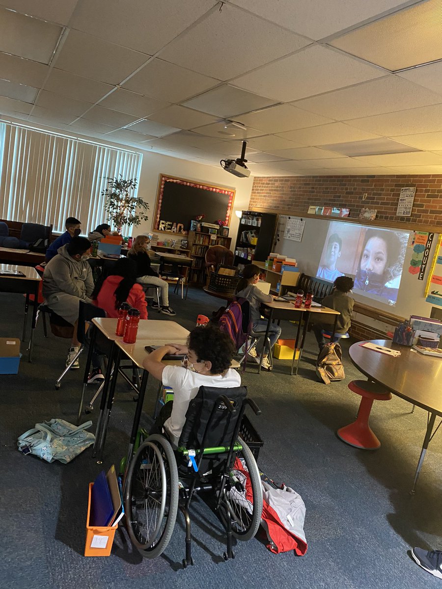 mel_hottelman's tweet photo. Our first blended teams meeting was a success! All kids were excited to see eachother! @NKCSchools @ChouteauSchool #facetoface #virtual #hybrid https://t.co/tjDkmzkZkr
