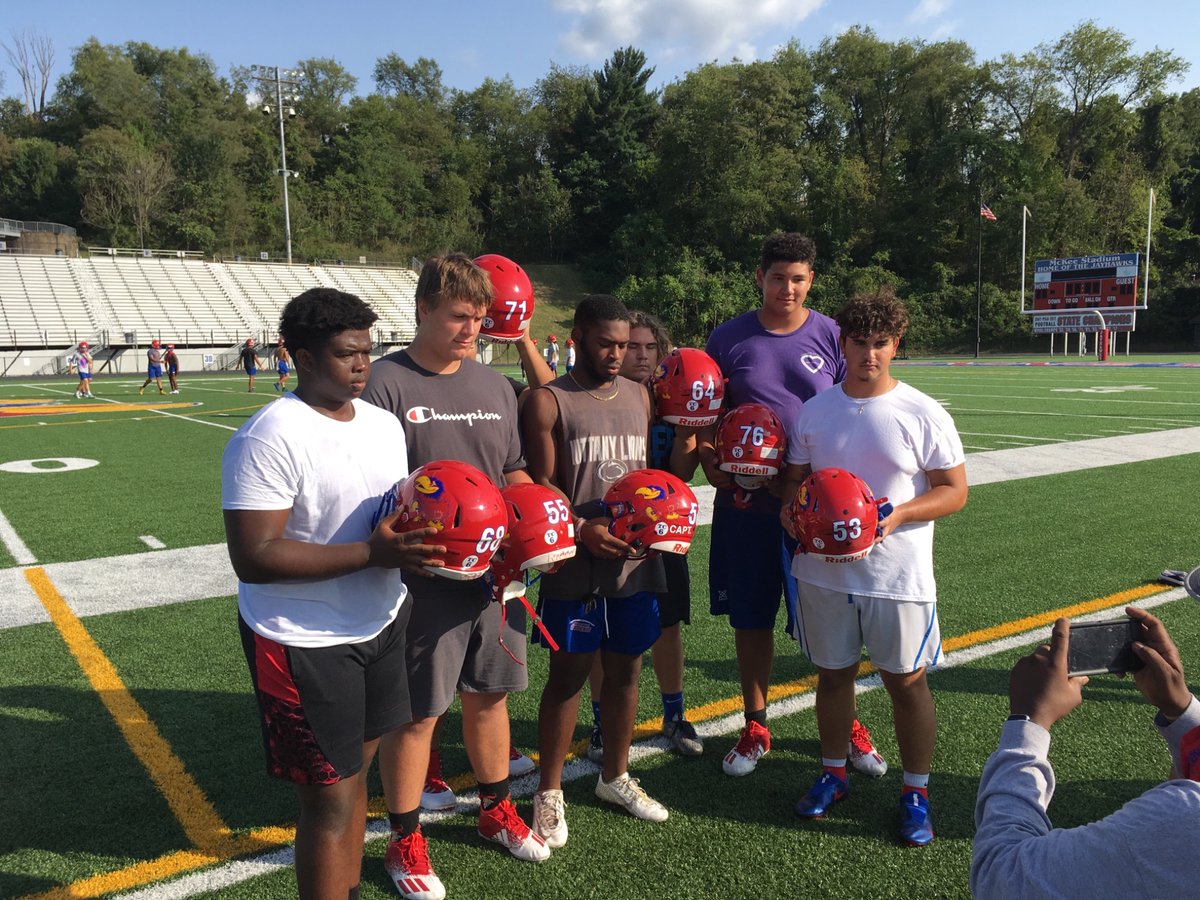 BillBeckner's tweet photo. Jeannette will honor late 3-sport athlete Tre Cunningham at Friday night’s opener with helmet decals with his No. 6.

Team also will carry out his jersey when they take the field.

@jeannettecsd 
@Jhawkathletics 
@TribLiveHSSN https://t.co/BrijrdVs6v