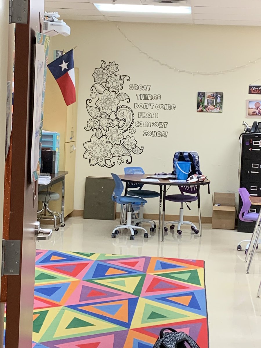 Cascade__Gov's tweet photo. Pretty cool artwork in ⁦⁦@Cunninghamjulee⁩’s classroom https://t.co/ieRS1xt7mI