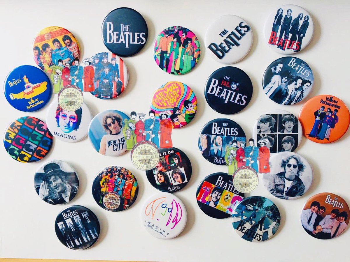 JohnnyMclenn's tweet photo. $20.00 MXN c/u
Botones o pins redondos, con un ganchillo atrás.
#SargentoPimientaStore
#CDMX
#Novedad #beatlesshopmx #beatlesshop #beatleshop #beatlesshopping #thebeatles #beatles #thedoors #acdc #TheRollingStones #gunsnroses #Nirvana #Queen #LedZepellin #metallica #johnlennon https://t.co/hqD5vk44gH