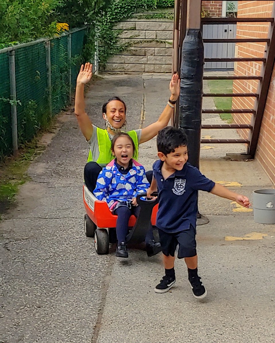KCSMatters's tweet photo. We hope you had an experience today as happy as this one! Have a great night KCS! #SeekCollaboration #BeActive #FindHumour #LeadToMakeADifference #KCSELP https://t.co/ErEONpgBZ3