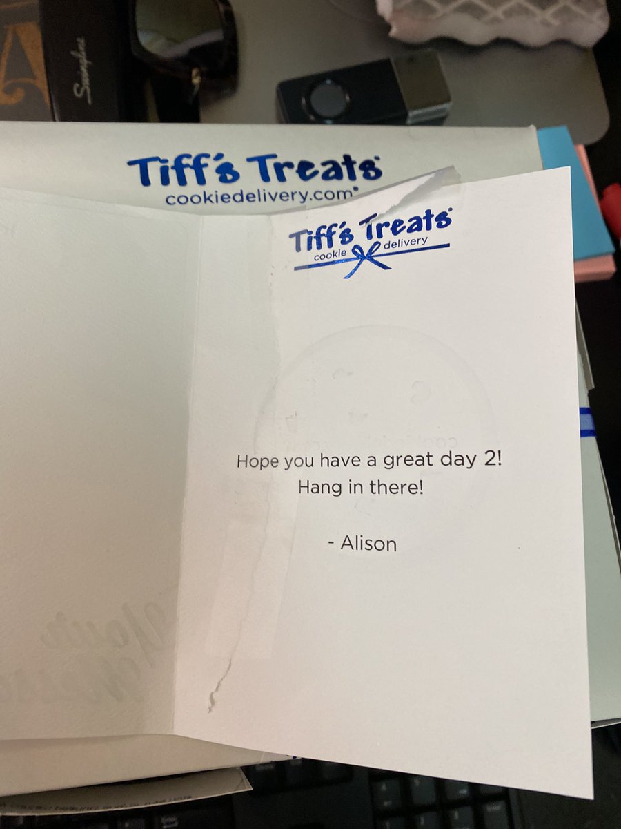 Teachers supporting teachers!! Our remote teacher <a href="/ARockenBrown/">Alison Brown</a> sending us on-campus teachers some yummy treats for Day 2! Near or far, remote or in person... we’re all part of the same <a href="/SHEsailors/">Serene Hills Elem.⚓️</a> family who support each other and our students! 💙⚓️
