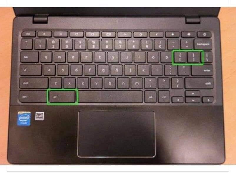 happygolibrary's tweet photo. Tech tip: Teach those virtual kiddos how to split the screen on their Chromebooks! Then they can see your lesson and their work at the same time. #techtip #growinglieders @CFISDLieder https://t.co/xpH7iRlv6T