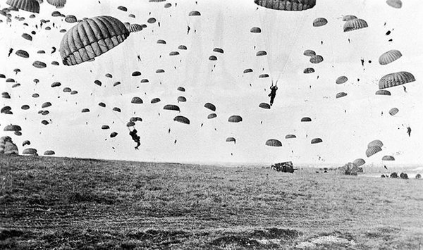 MilHistNow's tweet photo. On this day in 1944, the first of 41,000 Allied paratroopers are dropped into the Netherlands as part of the ill-fated Operation Market Garden. https://t.co/mJNnNUDj0s