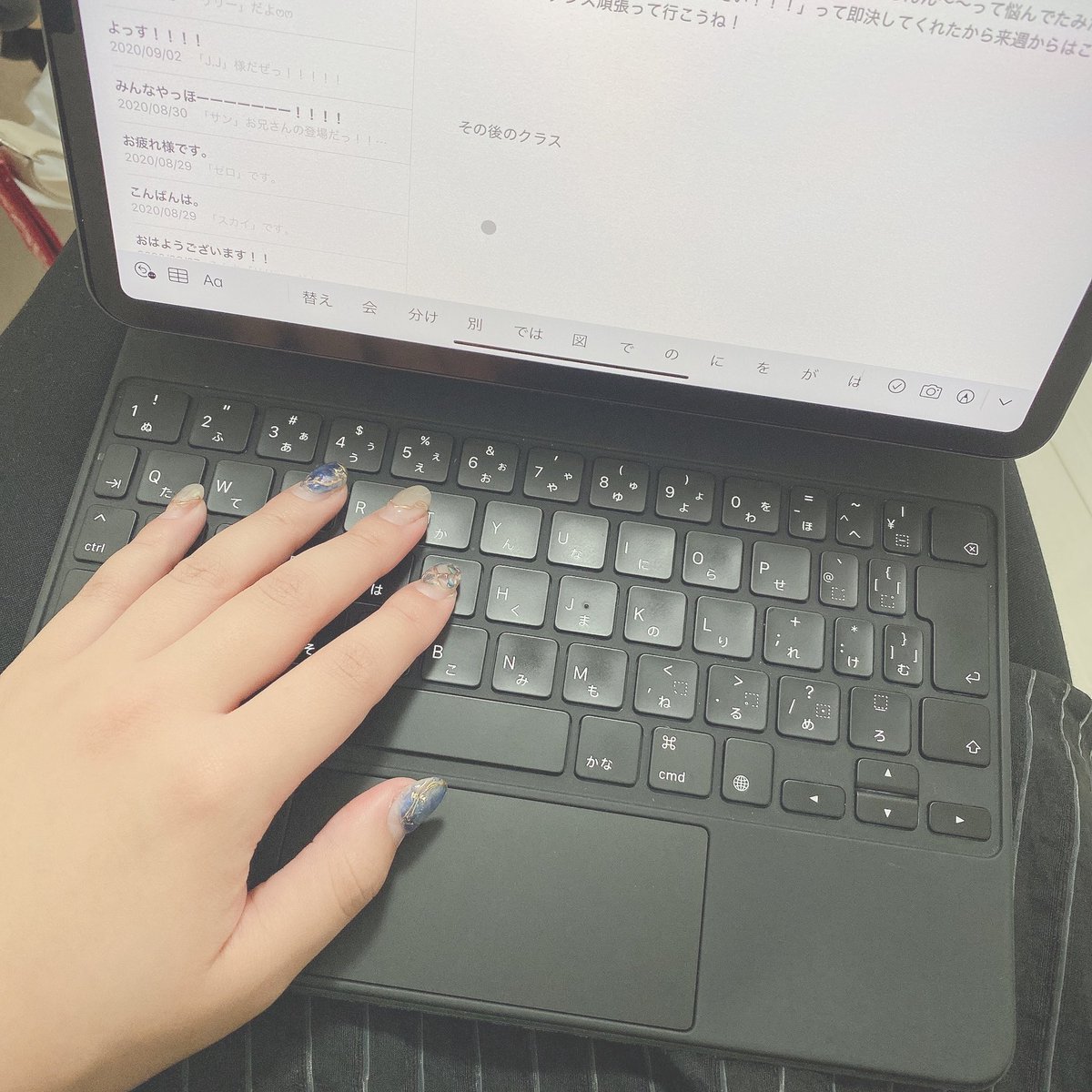 momo02570426's tweet photo. ネイルサロン来ました〜

あけみんからの私の順番でやってもらうから待ち時間にカタカタ
ｶﾀ((((꒪꒫꒪ ))))ｶﾀ https://t.co/EBtd2YO06Z