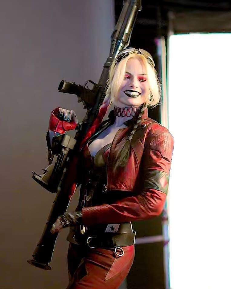 Torre De Vigilancia Pe Twitter Nova Foto Da Atriz Margot Robbie Como Arlequina Nos Bastidores De O Esquadrao Suicida Que Chega Em Agosto De 21 O Que Acharam Do Novo Uniforme Da