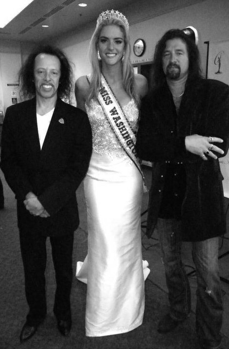 metalchurchis1's tweet photo. #TBT - Steve with Randy Hansen and Tracy Turnure who was Miss Washington USA in 2010 (photo credit Teri Beede) #metalchurch #steveunger #badassbassist #randyhansen #badassguitarist #tracyturnure #misswashingtonusa #memories #goodtimes #beautifullady #backstagelife https://t.co/Y61oQzwtP8