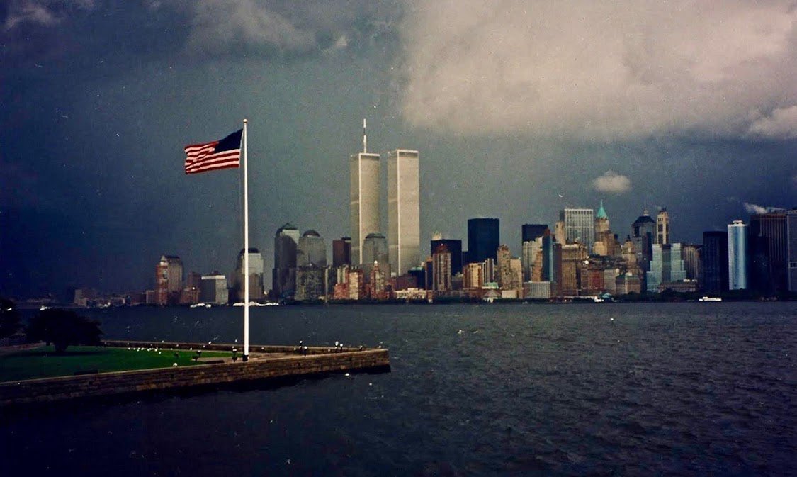 AmyLynnStL's tweet image. This is a photo of New York on Sept 10th 2001. People's went to sleep that night, just like every other night, and lives were changed forever.  We can never allow ourselves to forget what happened, and the people who were lost. #NeverForget