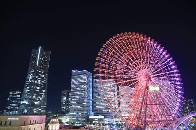 IPlus365's tweet photo. The Cosmo Clock 21 ferris wheel, Yokohama. While the wheel is moving, the colors are often changing and its quite hard to choose the right moment to start the exposure. It's like a game, sitting with the camera in your hand and waiting for the best moment to shoot.
#yokohama https://t.co/MHUTmxb1vI
