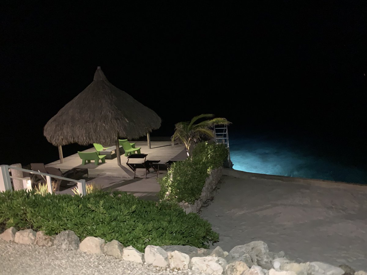 SeaParadiseCur's tweet photo. Villa Sea Paradise Curacao by night https://t.co/J5EsqJ0xBb