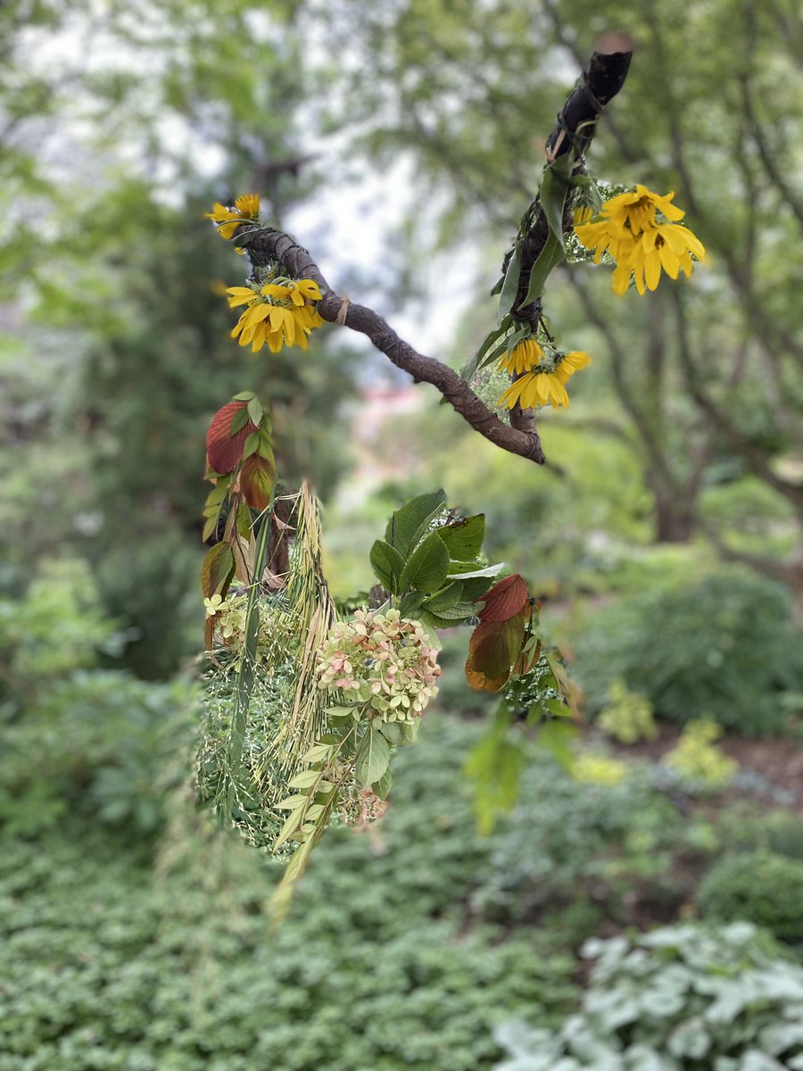 VTFloralDesign's tweet photo. Environmental Art is meant to be temporary. It can last 10 minutes or 10 days or longer. Teamed up with students from @vt.sova in the @vthahngarden today. Stop by to see these two pieces in the garden. More to come next week! #VTCALS #VTSPES https://t.co/yAUkKpBFIN