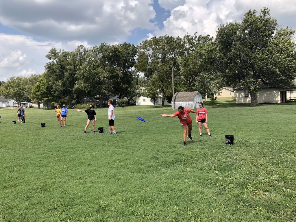 LCGrizzlyNation's tweet photo. Changing the style of PE up at LC...KanJam๐!Shout out to Ms. Volmer and Mr. Argabright making the most of a beautiful day this week! #COURAGEUP https://t.co/02N1g9bvvd